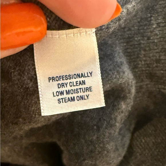 Club Room Charcoal V-Neck Sweater 100% Cashmere - Picture 4 of 4